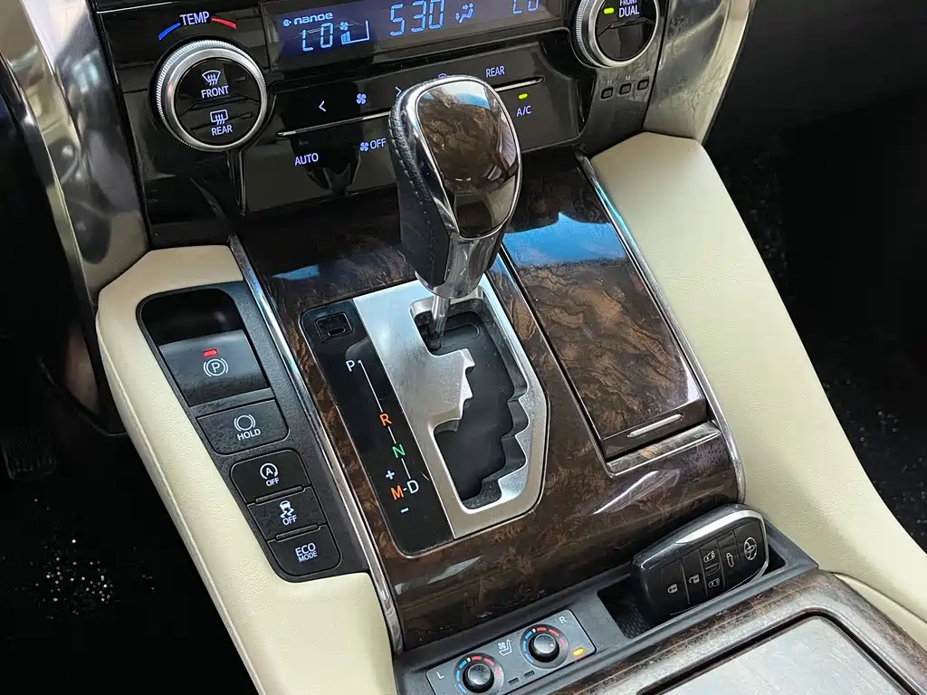 Toyota Alphard 2019 — фото 13