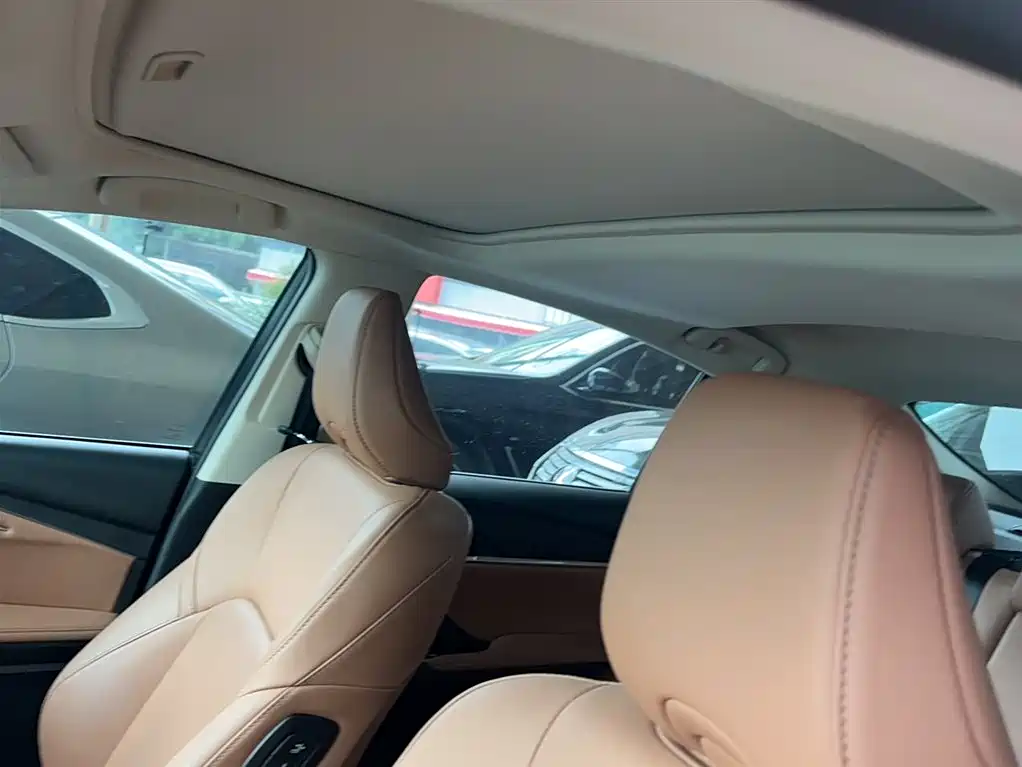 Toyota Camry 2025 — фото 15