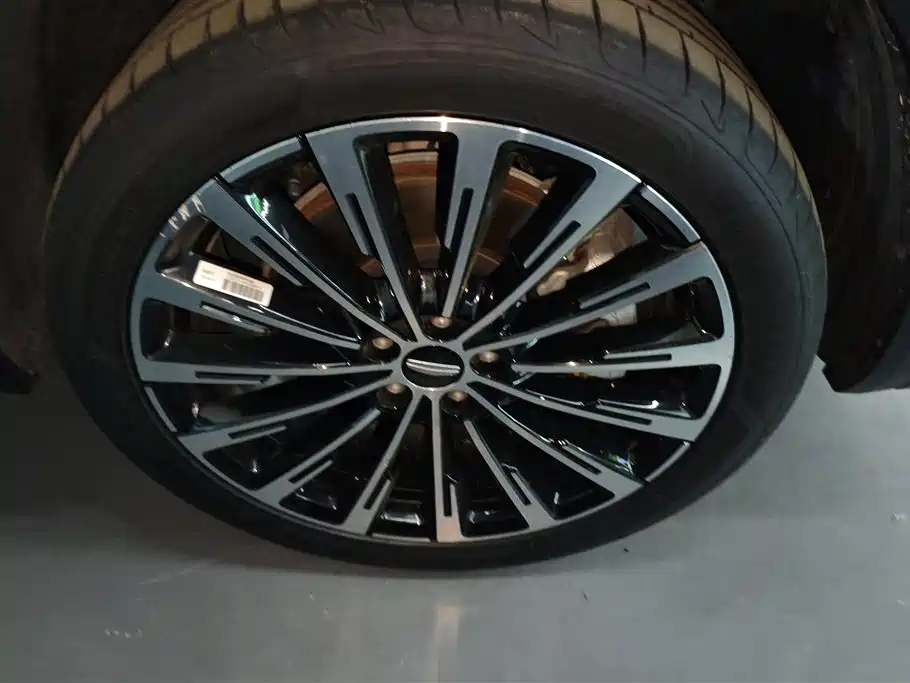 Geely Xingyue L 2025