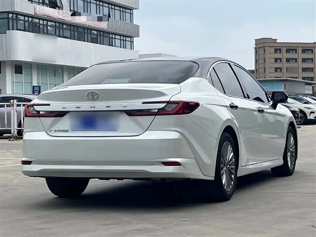 Toyota Camry 2025 — фото 9