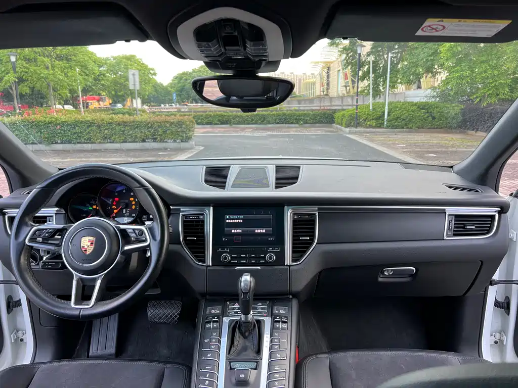 Porsche Macan 2017 — фото 9