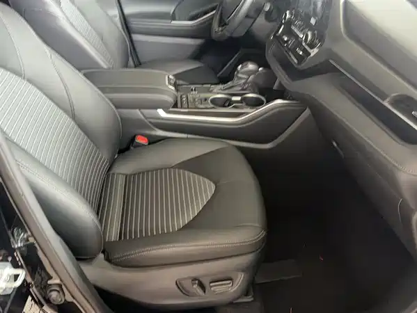 Toyota Crown Kluger 2022