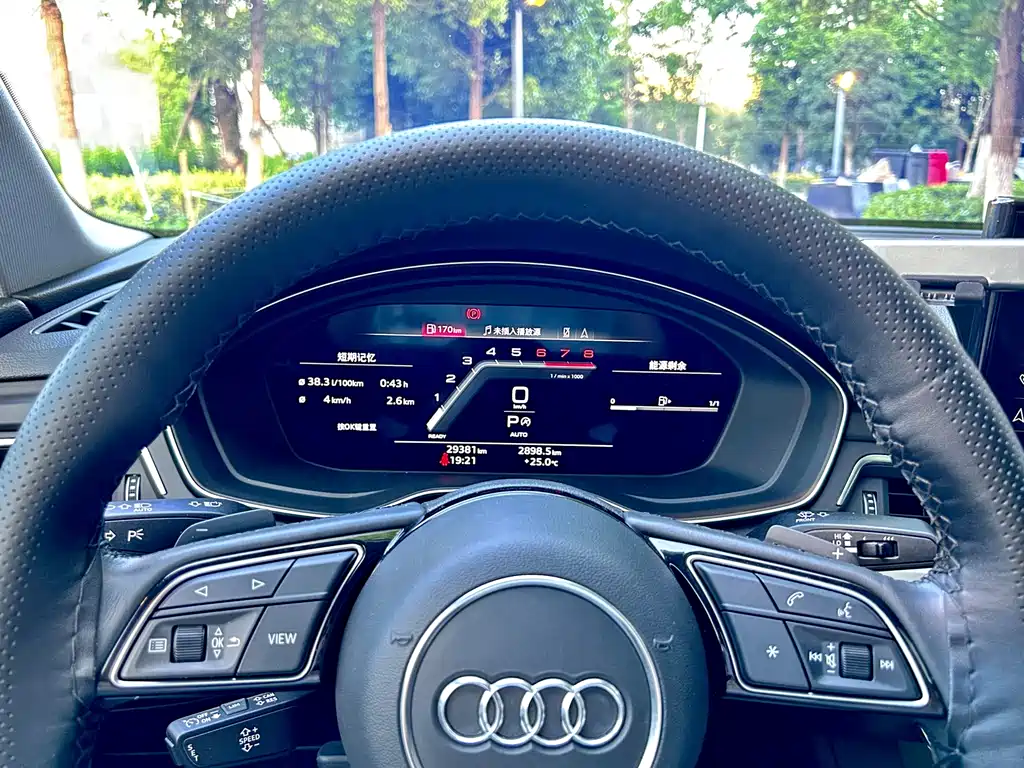 Audi A4L 2023 — фото 9