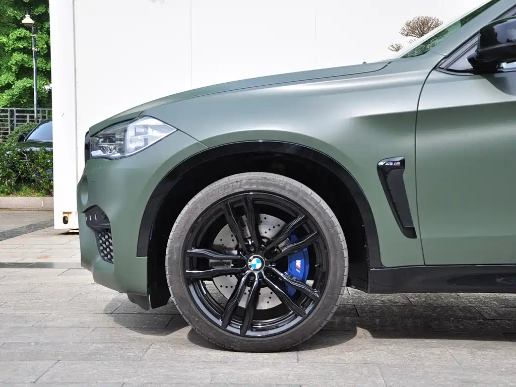 BMW X6 M 2016 — фото 17