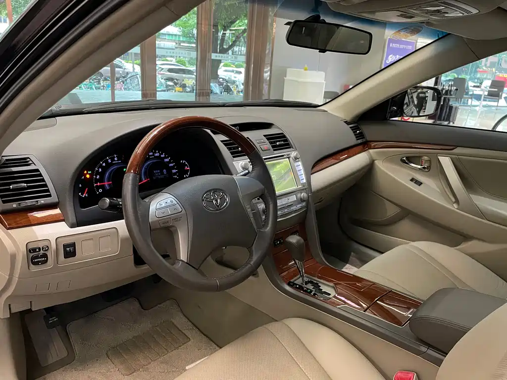 Toyota Camry 2013 — фото 10