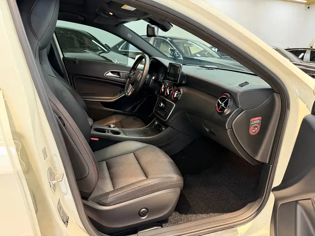 Mercedes-Benz A-Class 2016 — фото 19