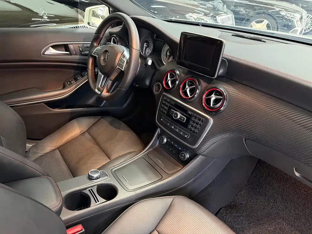 Mercedes-Benz A-Class 2016 — фото 17