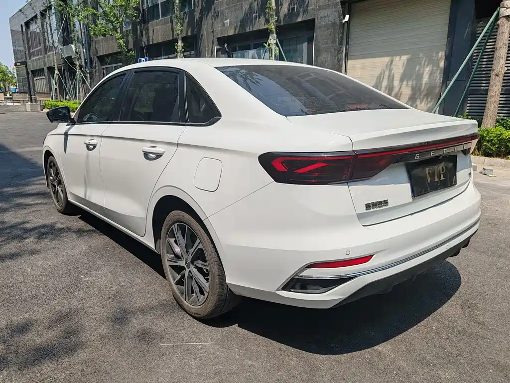 Geely Emgrand 2022 — фото 15