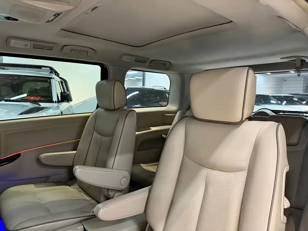 Nissan Quest 2016 — фото 16
