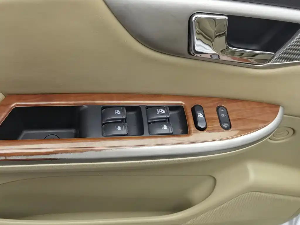Buick Excelle 2015 — фото 9