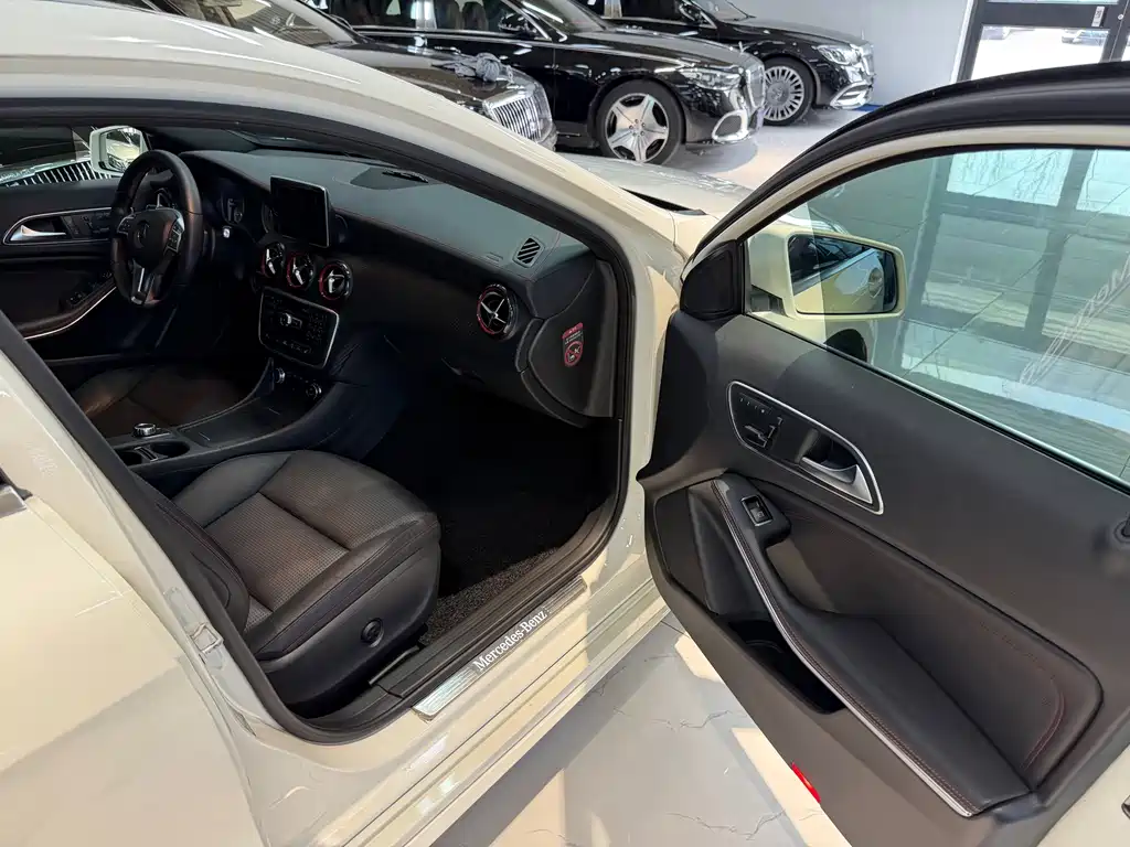 Mercedes-Benz A-Class 2016 — фото 18