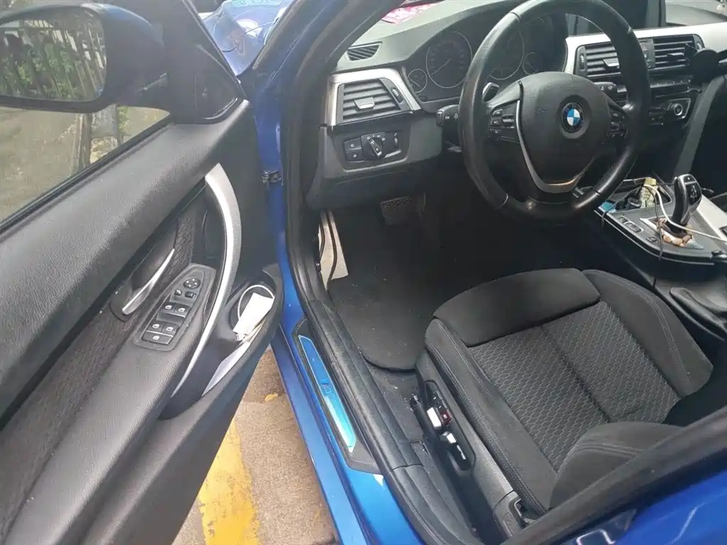 BMW 3 Series 2017 — фото 14
