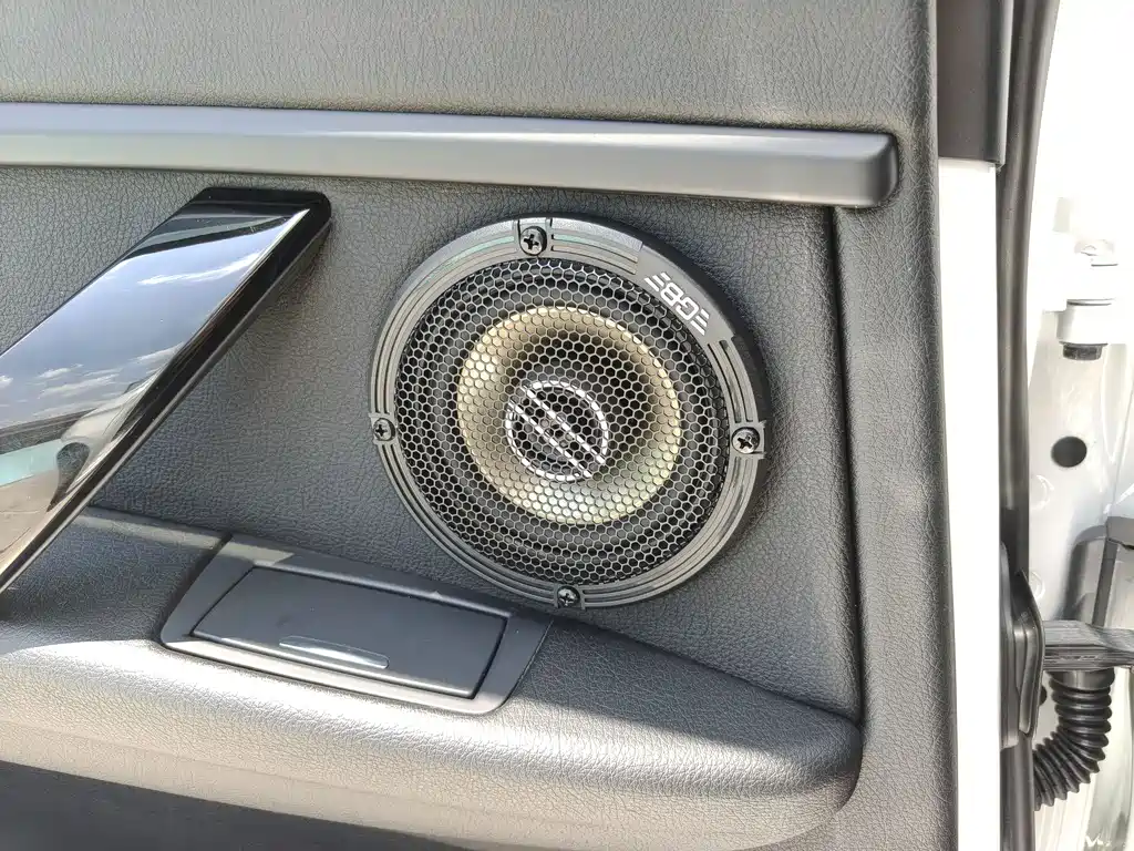 BMW 3 Series 2019 — фото 11