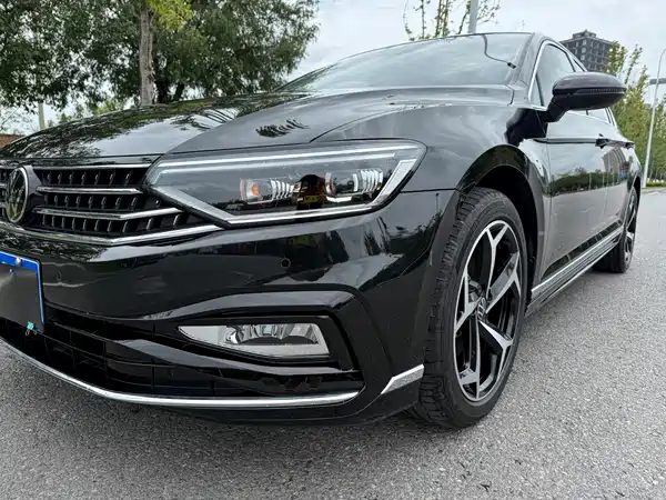 Volkswagen Magotan 2025