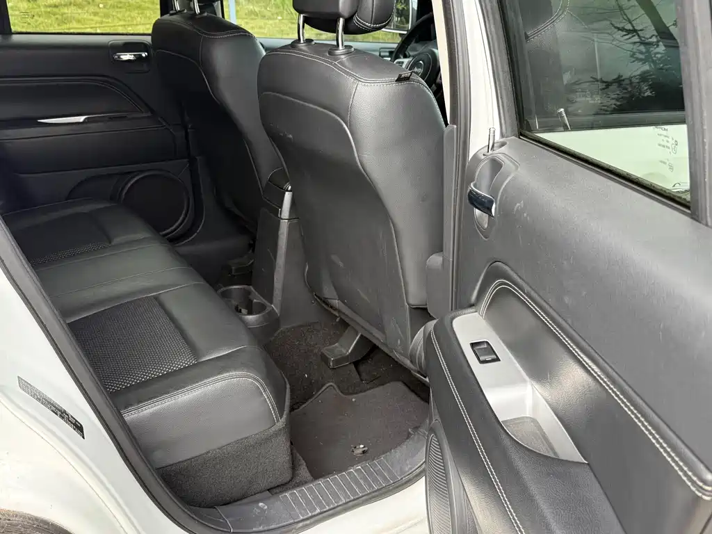 Jeep Compass 2015 — фото 17