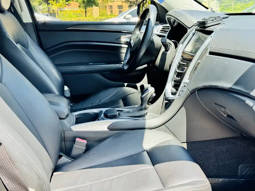 Cadillac SRX 2014 — фото 11