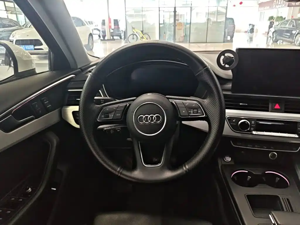 Audi A4L 2021 — фото 11