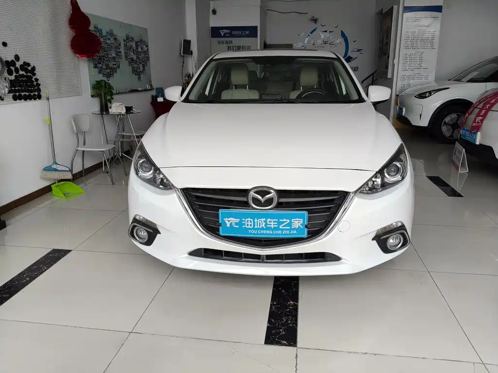 Mazda 3 Axela 2015