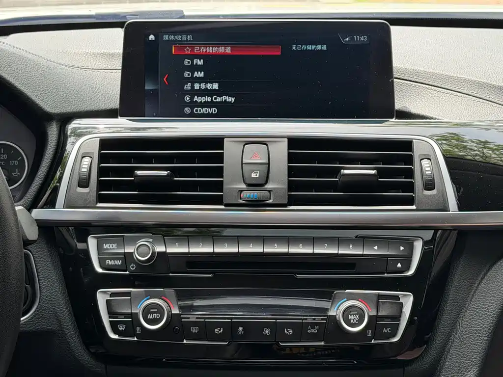 BMW 3 Series 2019 — фото 13