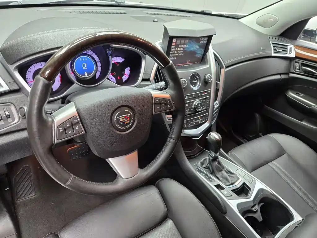 Cadillac SRX 2012 — фото 6