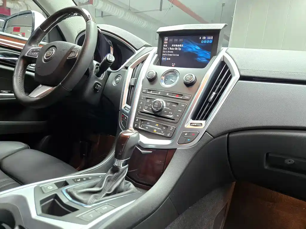 Cadillac SRX 2012 — фото 8