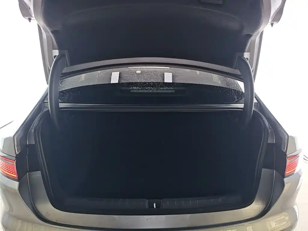 BYD Seal 05 DM-i 2025 — фото 19