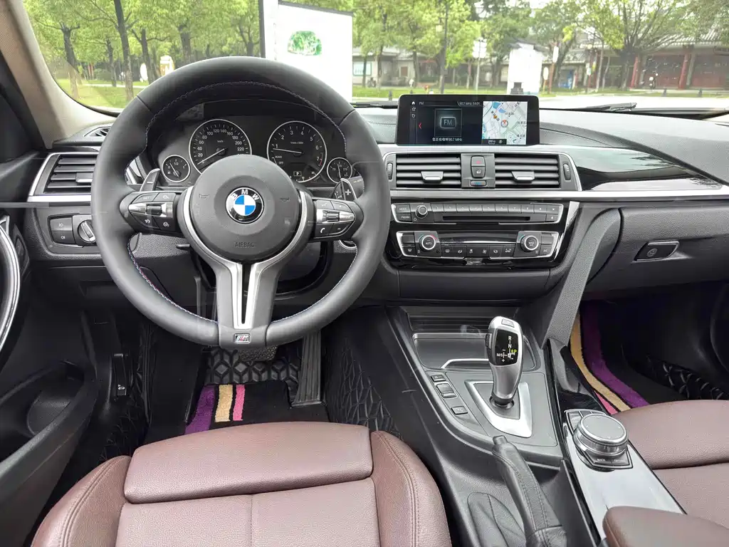 BMW 3 Series 2019 — фото 13