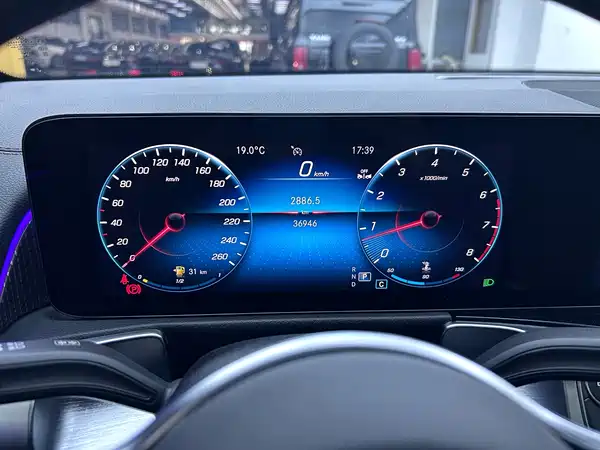 Mercedes-Benz GLB 2023