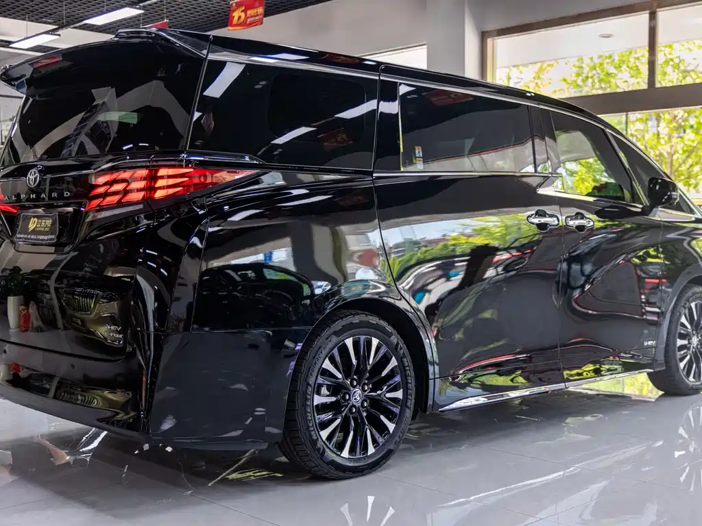 Toyota Alphard — фото 14