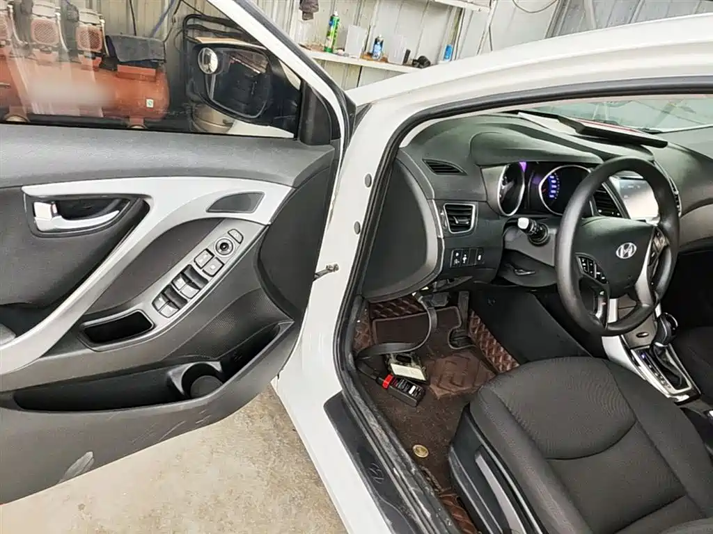 Hyundai Elantra Langdong 2017 — фото 16