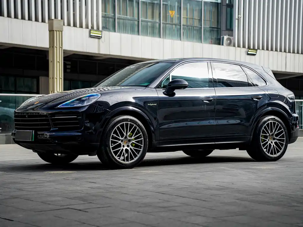 Porsche Cayenne Hybrid 2022