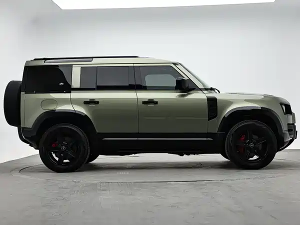 Land Rover Defender 2021