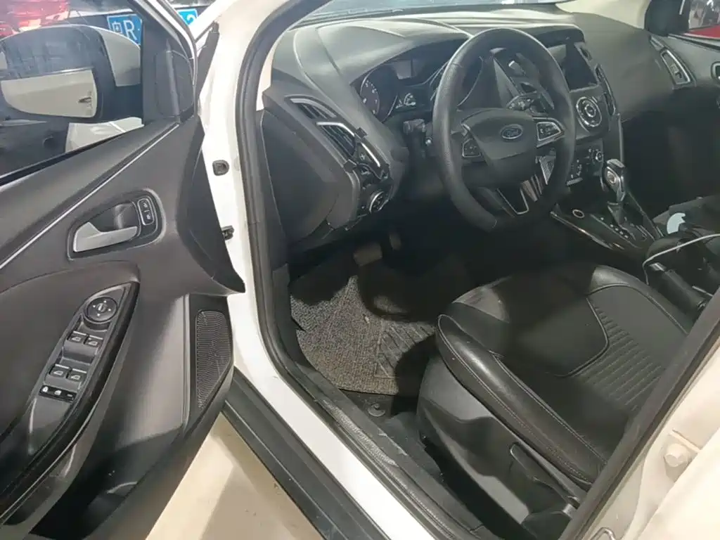 Ford Focus 2015 — фото 16