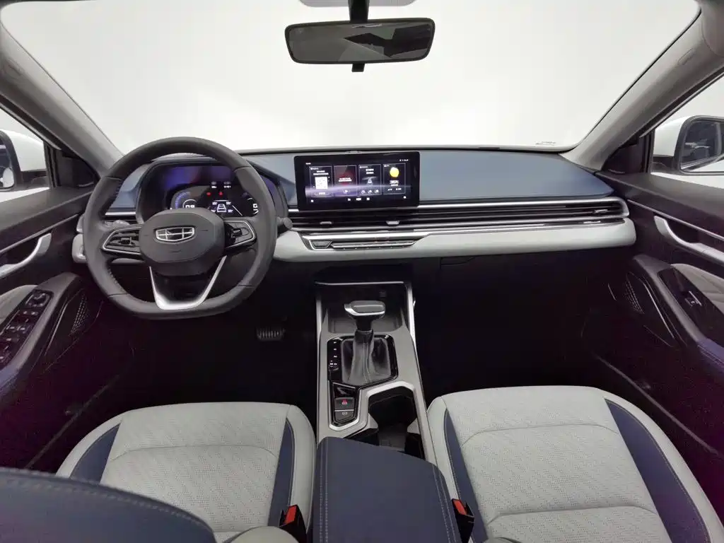 Geely Emgrand 2021