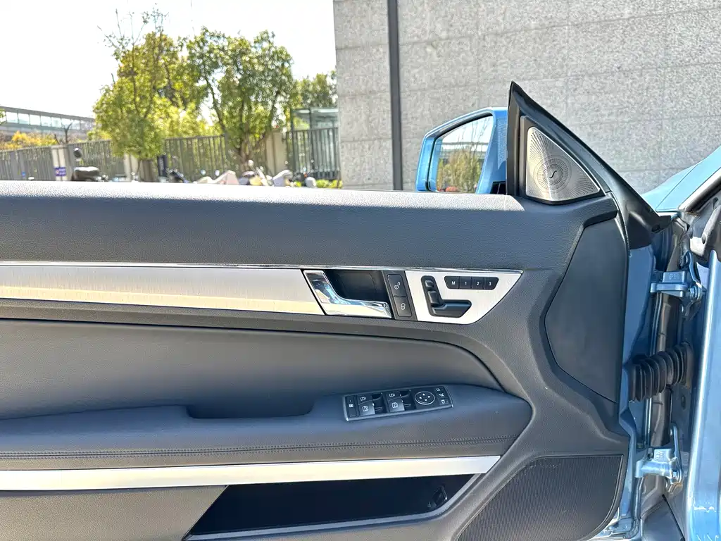 Mercedes-Benz E-Class 2011 — фото 12