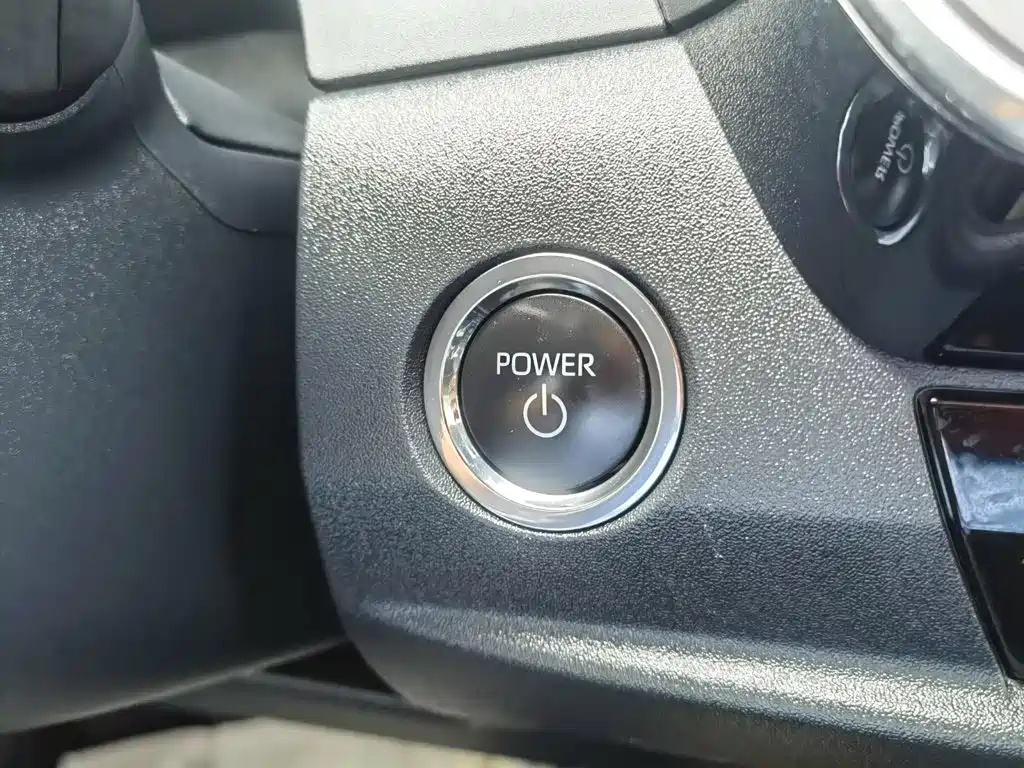 Toyota Camry 2024 — фото 17