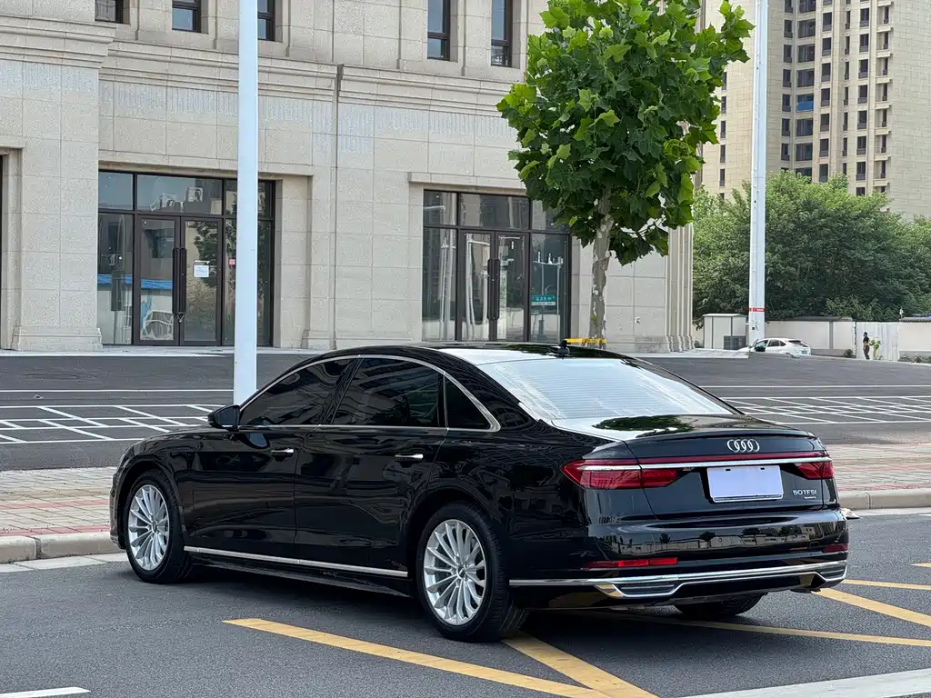 Audi A8 2020 — фото 12