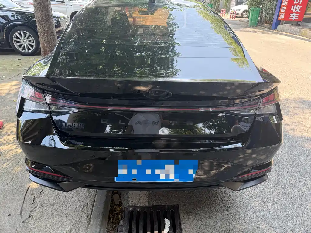 Hyundai Elantra 2022