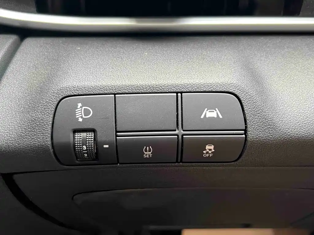 Hyundai Elantra 2022 — фото 15