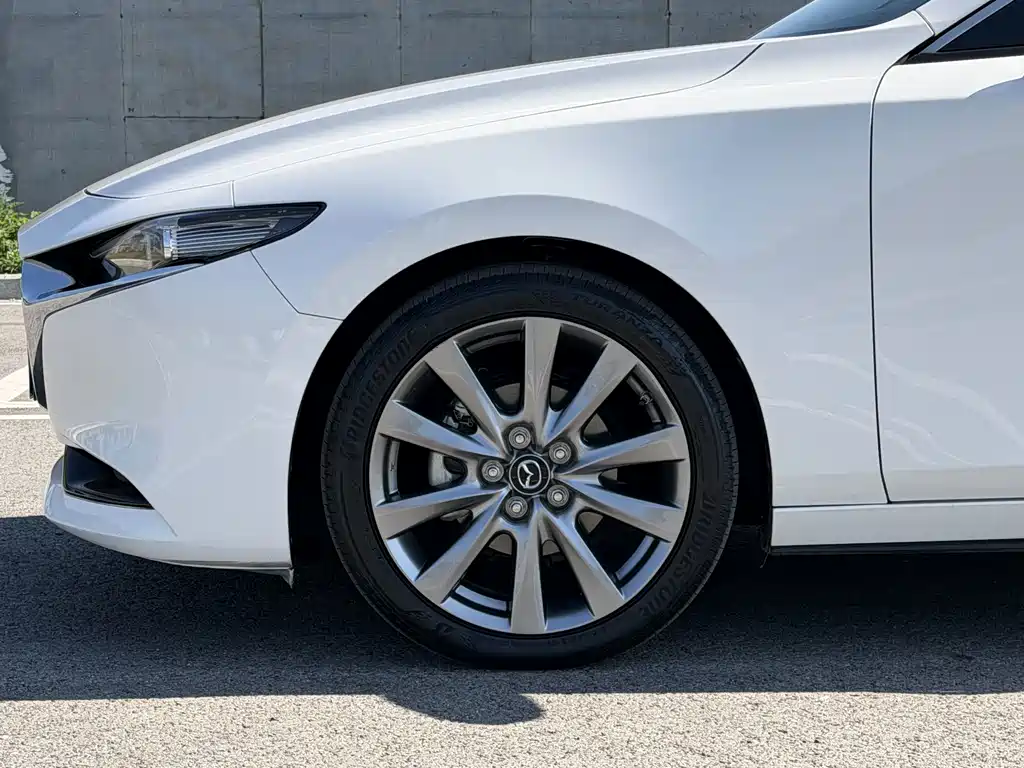 Mazda 3 Axela 2022 — фото 18