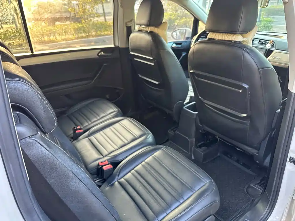 Volkswagen Touran 2018 — фото 13