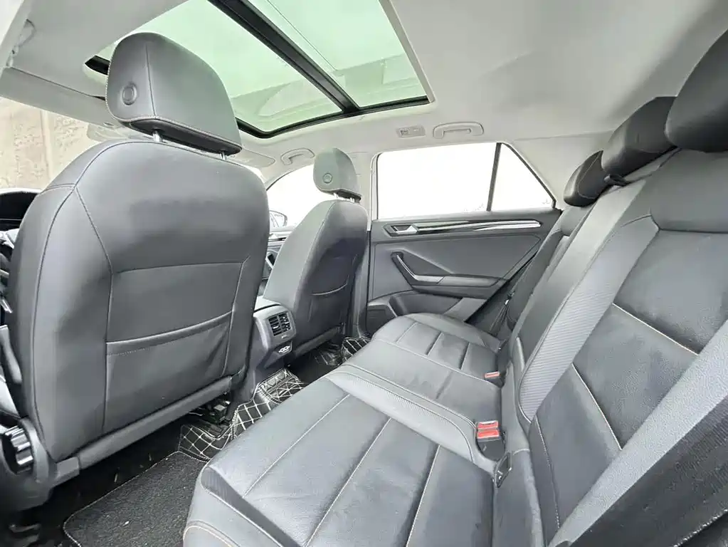 Volkswagen T-Roc 2022 — фото 8