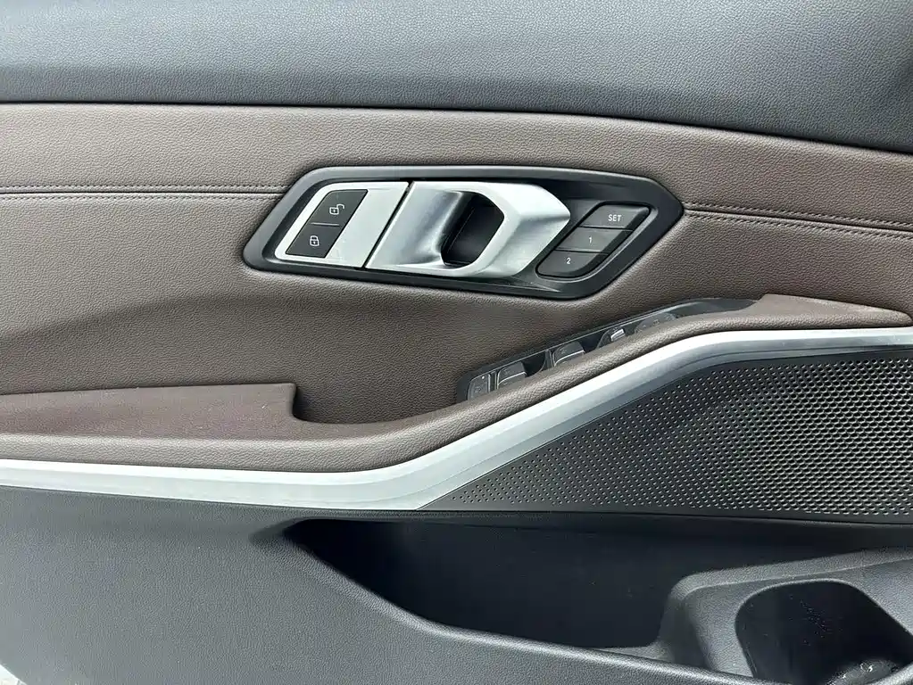 BMW 3 Series 2023 — фото 10