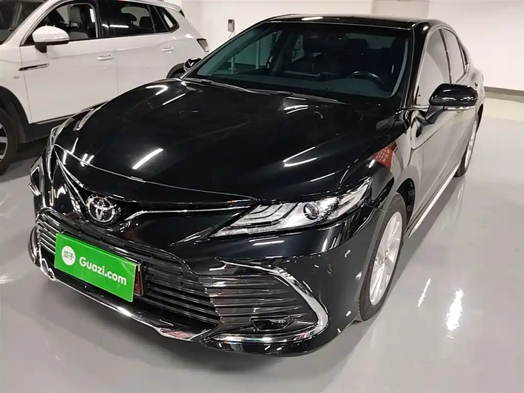 Toyota Camry 2024 — фото 2
