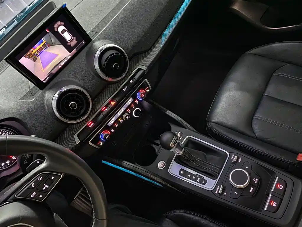 Audi Q2L 2022 — фото 10