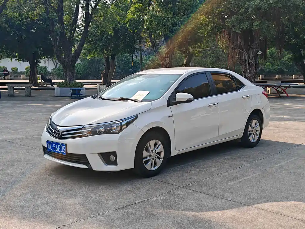 Toyota Corolla 2015 — фото 1