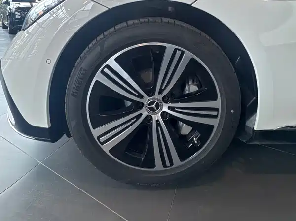 Mercedes-Benz EQE 2025