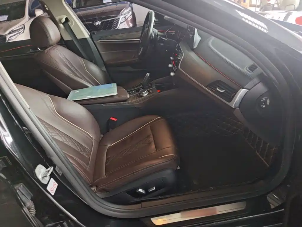 BMW 5 Series 2018 — фото 25