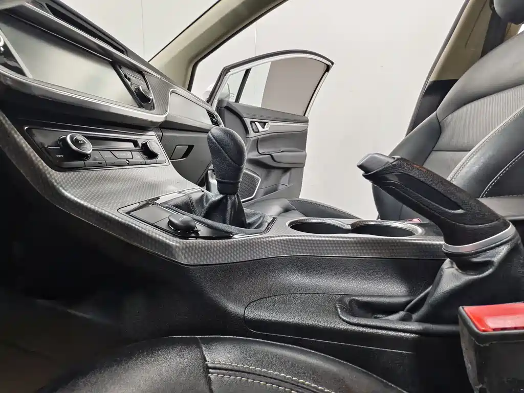 Geely Emgrand GS 2017 — фото 11