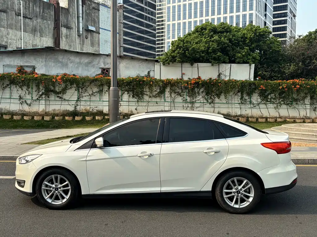 Ford Focus 2016 — фото 7